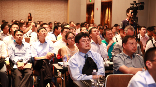 研討會(huì)現(xiàn)場人氣爆棚 200多位聽眾認(rèn)真聽取報(bào)告